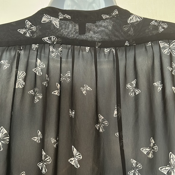 Le Chateau - Butterfly Hi-Lo Blouse - Picture 7 of 7